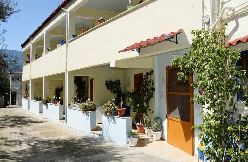 Kotsifas Rooms Tirós Exterior foto